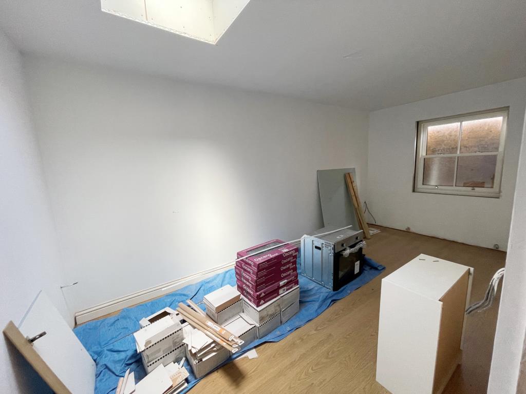 Lot: 115 - TWO FLATS FOR COMPLETION - 